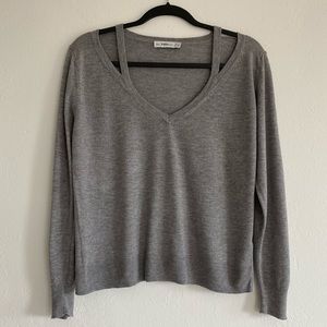 Zara Knit Top Gray Sweater. Long Sleeve. V-Neck.